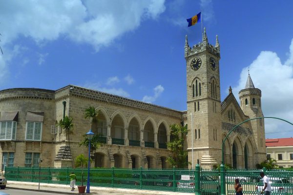 Barbados,_Karibik_-_The_West-Wing_of_the_Parliament_of_Barbados_and_the_Clock_Tower_-_panoramio Barbados,_Karibik_-_The_West-Wing_of_the_Parliament_of_Barbados_and_the_Clock_Tower_-_panoramio